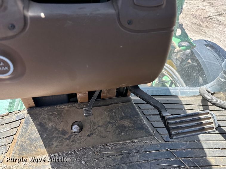 image for item NH9091 2011 John Deere 4830 sprayer