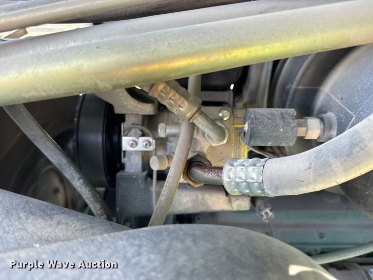 image for item NH9091 2011 John Deere 4830 sprayer