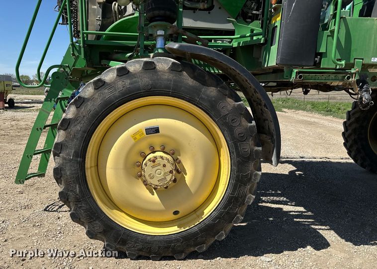 image for item NH9091 2011 John Deere 4830 sprayer