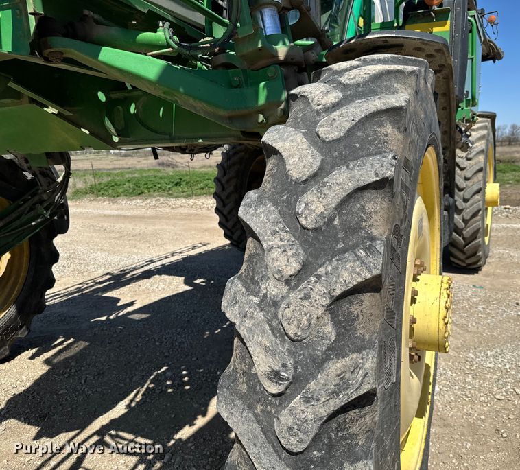 image for item NH9091 2011 John Deere 4830 sprayer