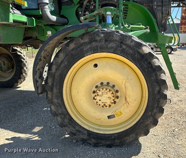 image for item NH9091 2011 John Deere 4830 sprayer