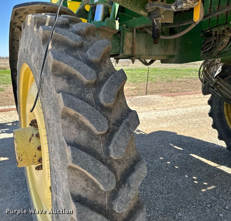 image for item NH9091 2011 John Deere 4830 sprayer