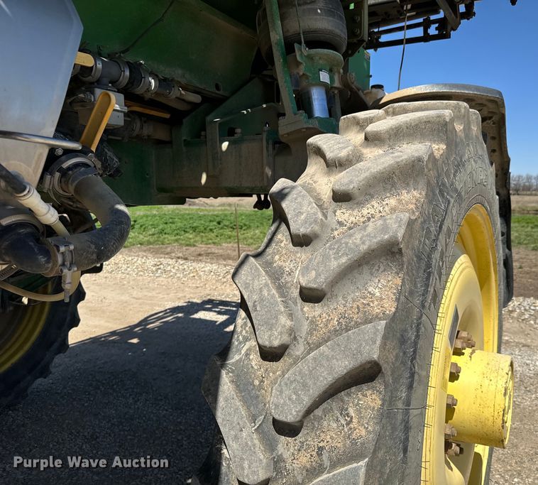 image for item NH9091 2011 John Deere 4830 sprayer