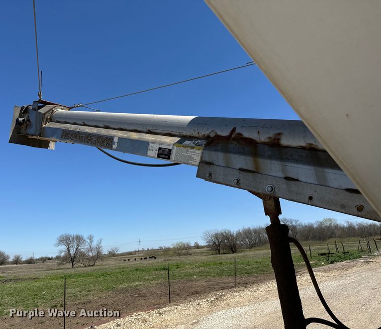 image for item NH9092 1996 International  8200 fertilizer delivery truck