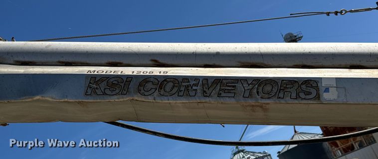 image for item NH9092 1996 International  8200 fertilizer delivery truck