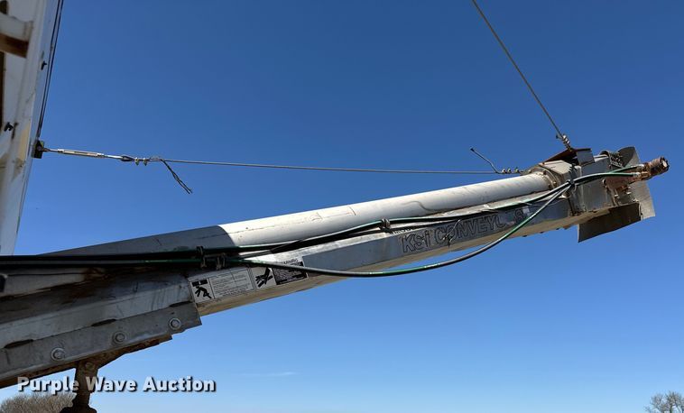 image for item NH9092 1996 International  8200 fertilizer delivery truck