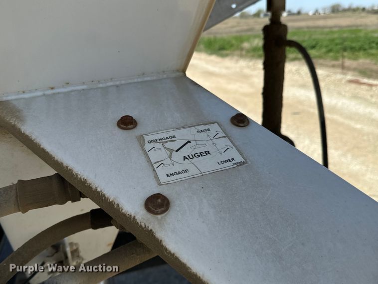 image for item NH9092 1996 International  8200 fertilizer delivery truck