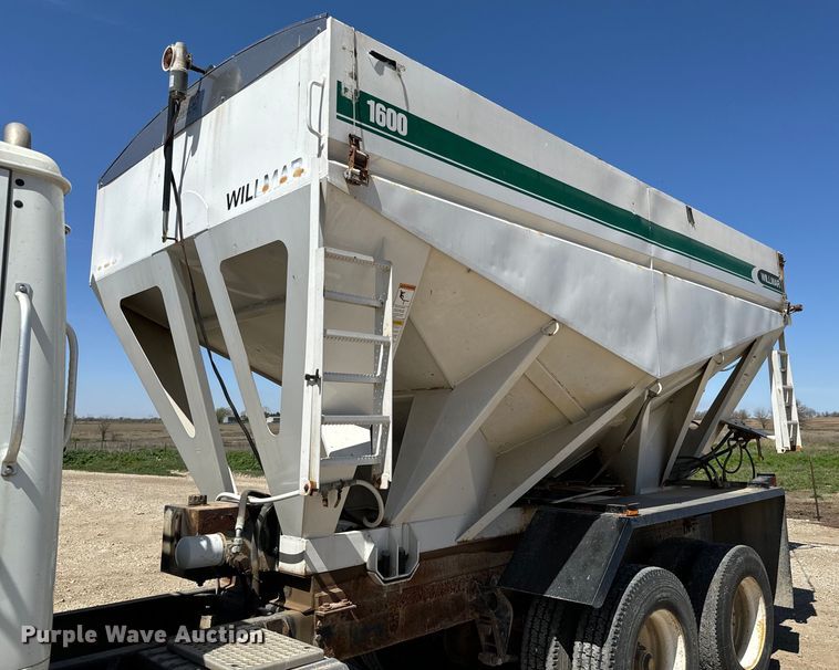 image for item NH9092 1996 International  8200 fertilizer delivery truck