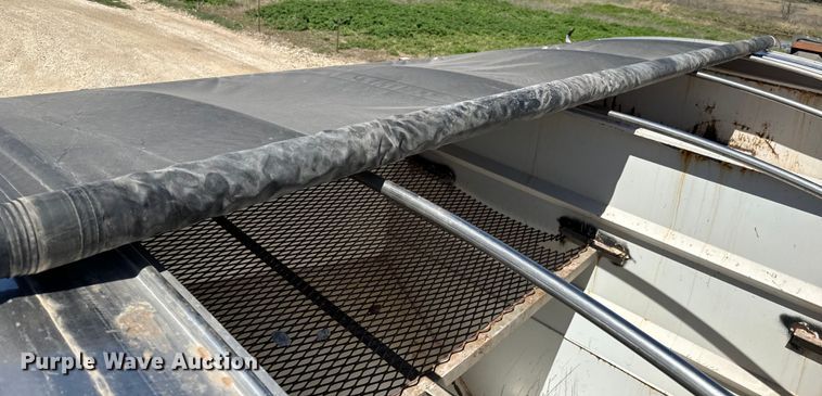 image for item NH9092 1996 International  8200 fertilizer delivery truck