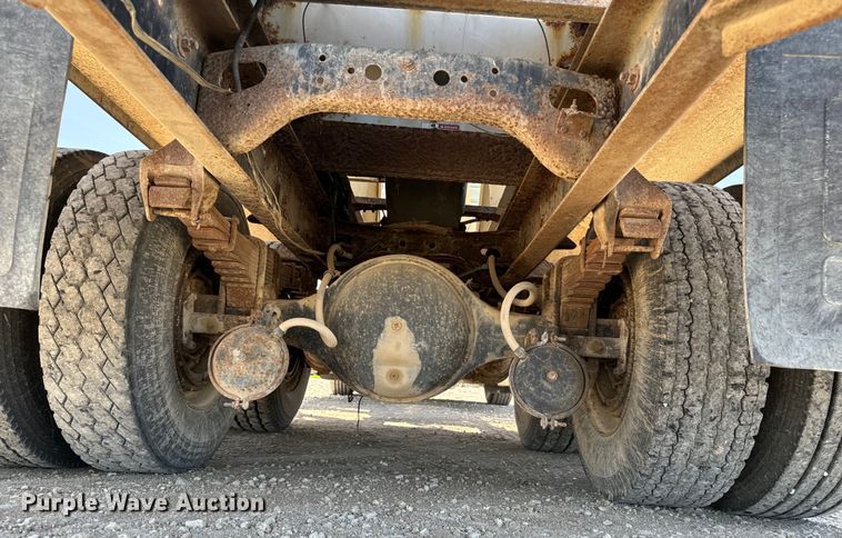 image for item NH9092 1996 International  8200 fertilizer delivery truck