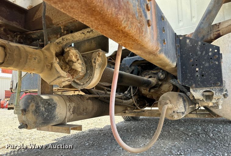 image for item NH9092 1996 International  8200 fertilizer delivery truck