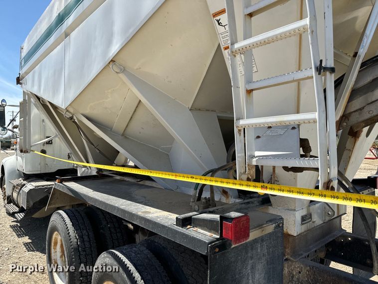 image for item NH9092 1996 International  8200 fertilizer delivery truck