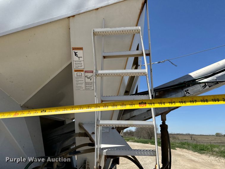 image for item NH9092 1996 International  8200 fertilizer delivery truck