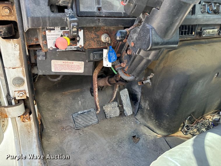 image for item NH9092 1996 International  8200 fertilizer delivery truck