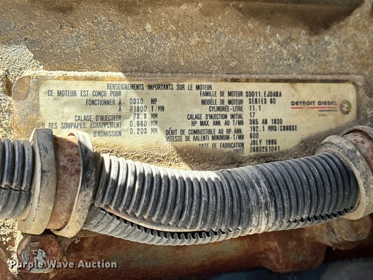 image for item NH9092 1996 International  8200 fertilizer delivery truck