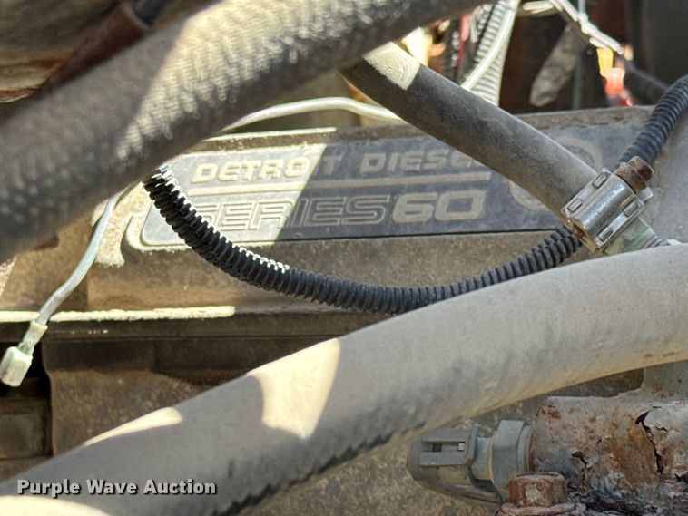 image for item NH9092 1996 International  8200 fertilizer delivery truck