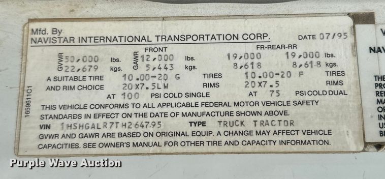 image for item NH9092 1996 International  8200 fertilizer delivery truck