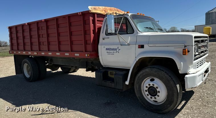 image for item NH9098 1987 GMC grain truck