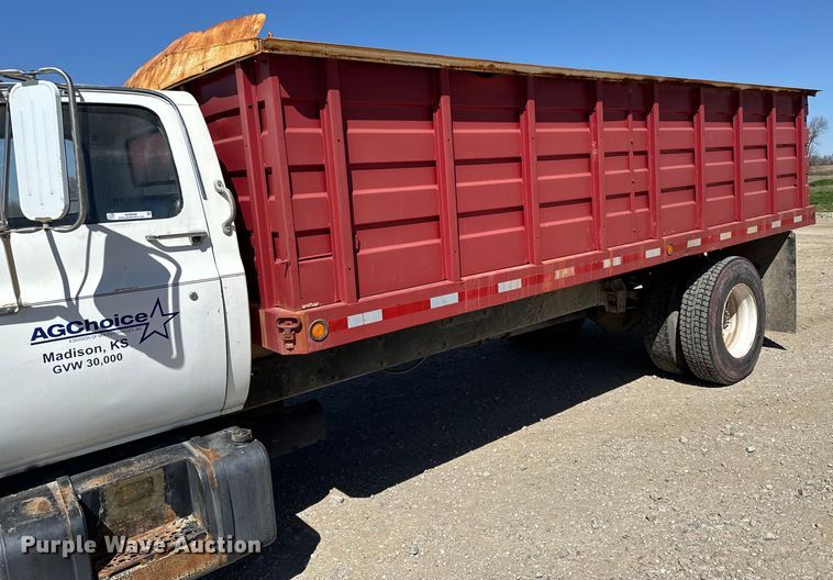 image for item NH9098 1987 GMC grain truck