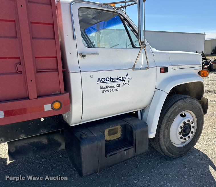 image for item NH9098 1987 GMC grain truck