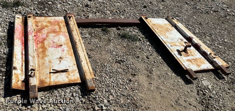 image for item NH9098 1987 GMC grain truck