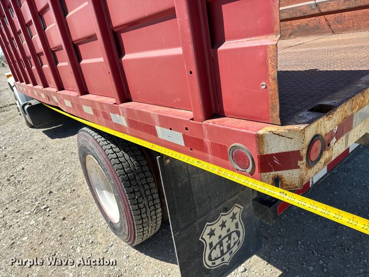 image for item NH9098 1987 GMC grain truck