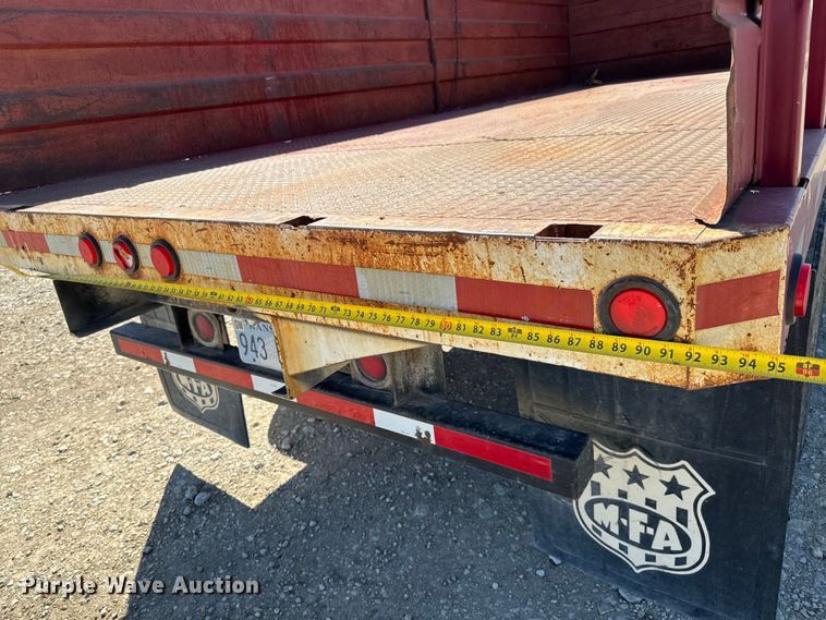 image for item NH9098 1987 GMC grain truck