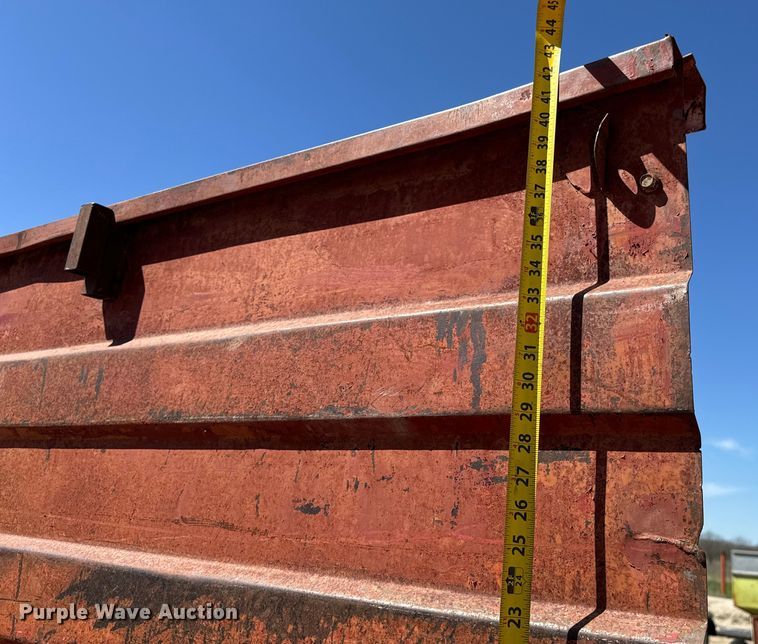 image for item NH9098 1987 GMC grain truck