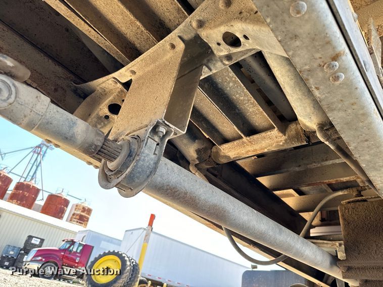 image for item NH9098 1987 GMC grain truck