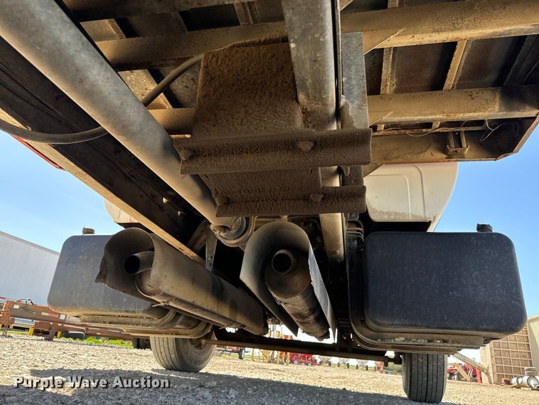 image for item NH9098 1987 GMC grain truck