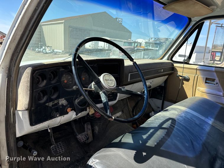 image for item NH9098 1987 GMC grain truck