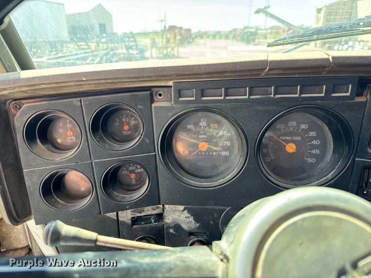 image for item NH9098 1987 GMC grain truck