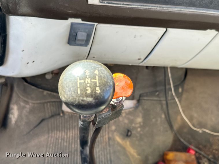 image for item NH9098 1987 GMC grain truck