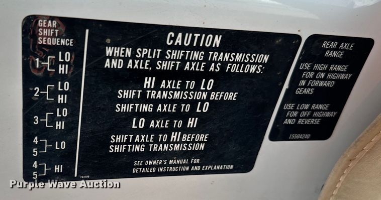 image for item NH9098 1987 GMC grain truck