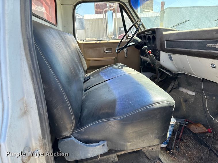 image for item NH9098 1987 GMC grain truck