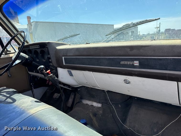 image for item NH9098 1987 GMC grain truck