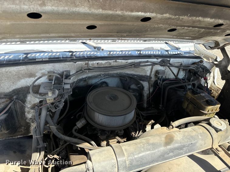 image for item NH9098 1987 GMC grain truck