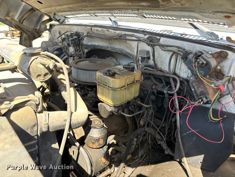 image for item NH9098 1987 GMC grain truck