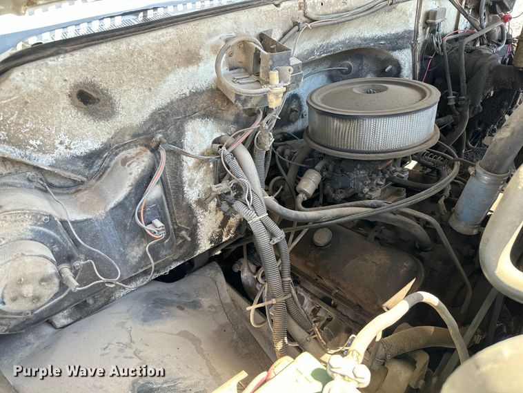 image for item NH9098 1987 GMC grain truck