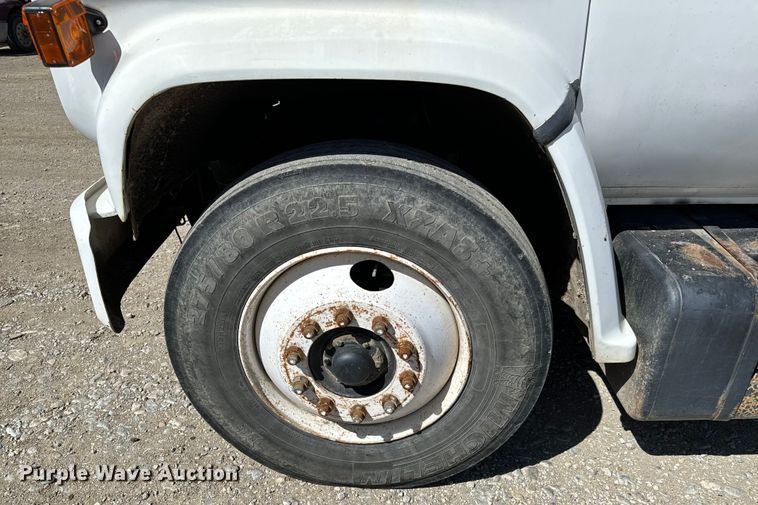 image for item NH9098 1987 GMC grain truck