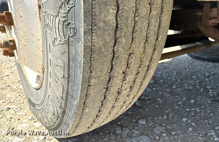 image for item NH9098 1987 GMC grain truck