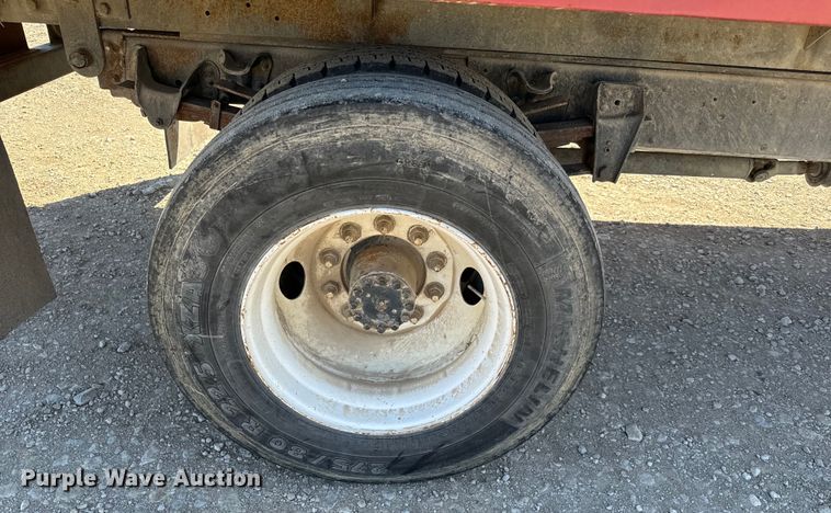 image for item NH9098 1987 GMC grain truck