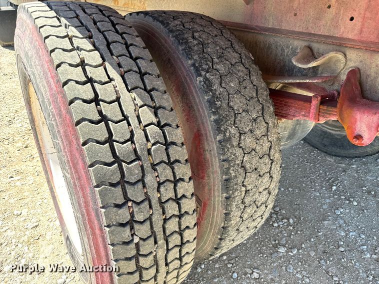 image for item NH9098 1987 GMC grain truck