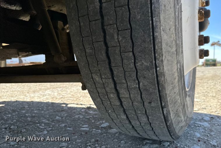 image for item NH9098 1987 GMC grain truck