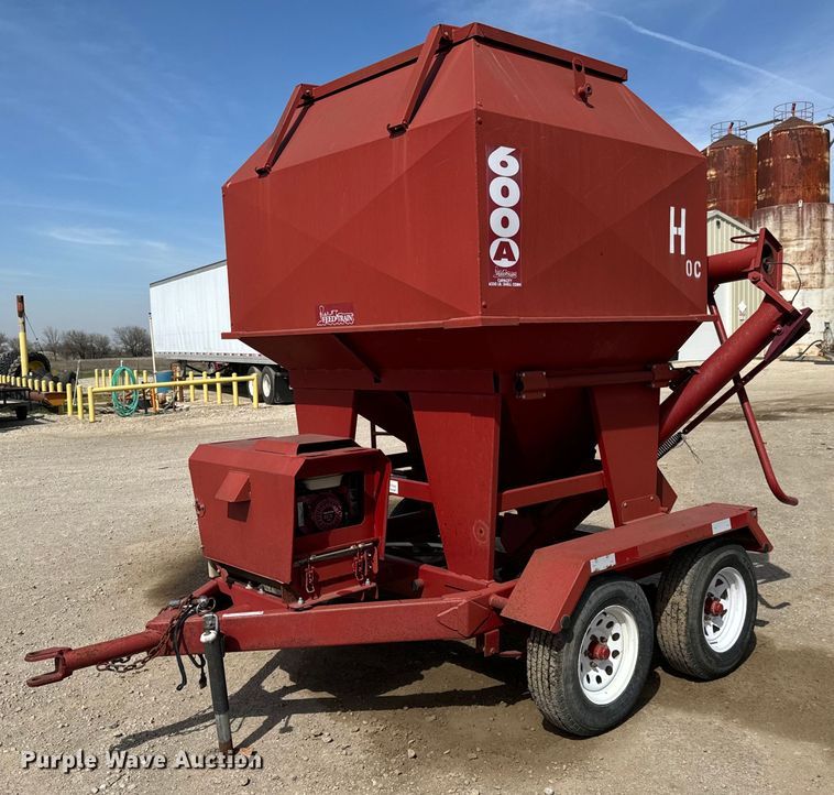 image for item NH9107 Feed Train 6000A seed tender