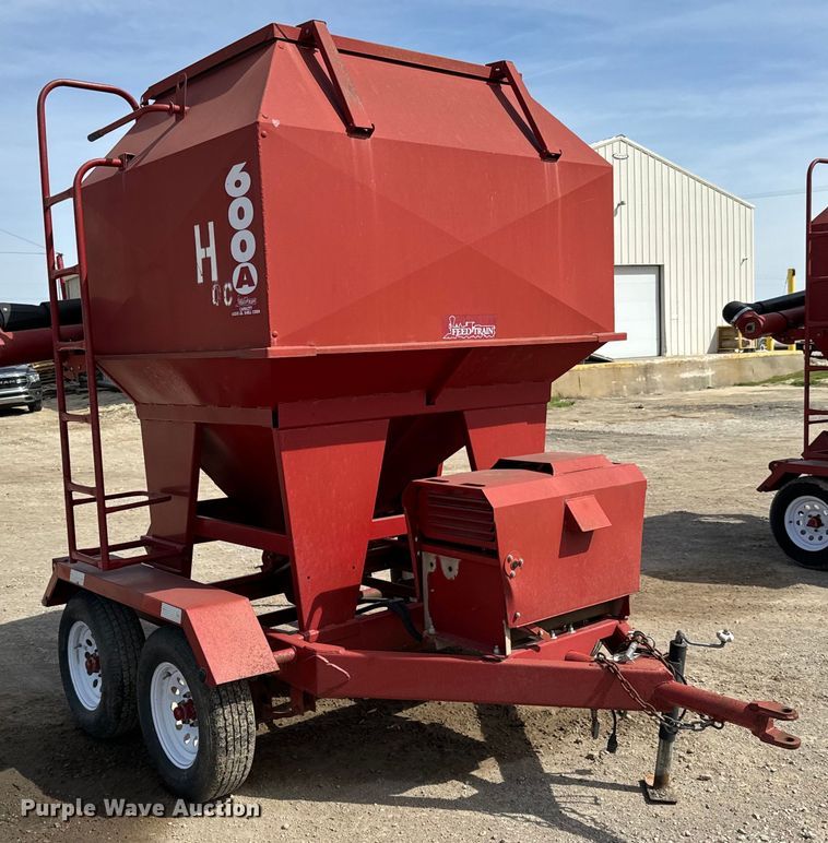 image for item NH9107 Feed Train 6000A seed tender