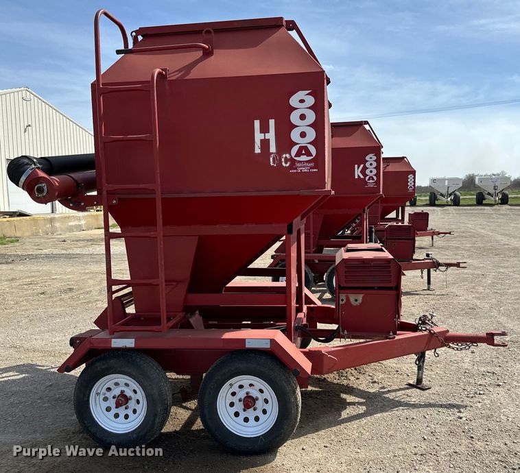 image for item NH9107 Feed Train 6000A seed tender