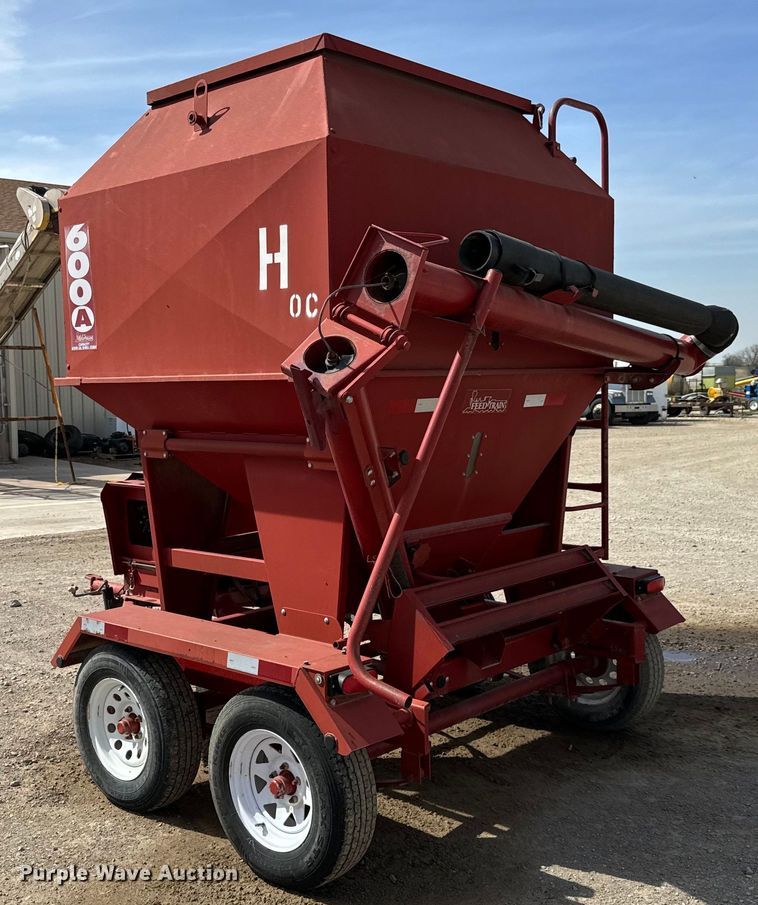 image for item NH9107 Feed Train 6000A seed tender