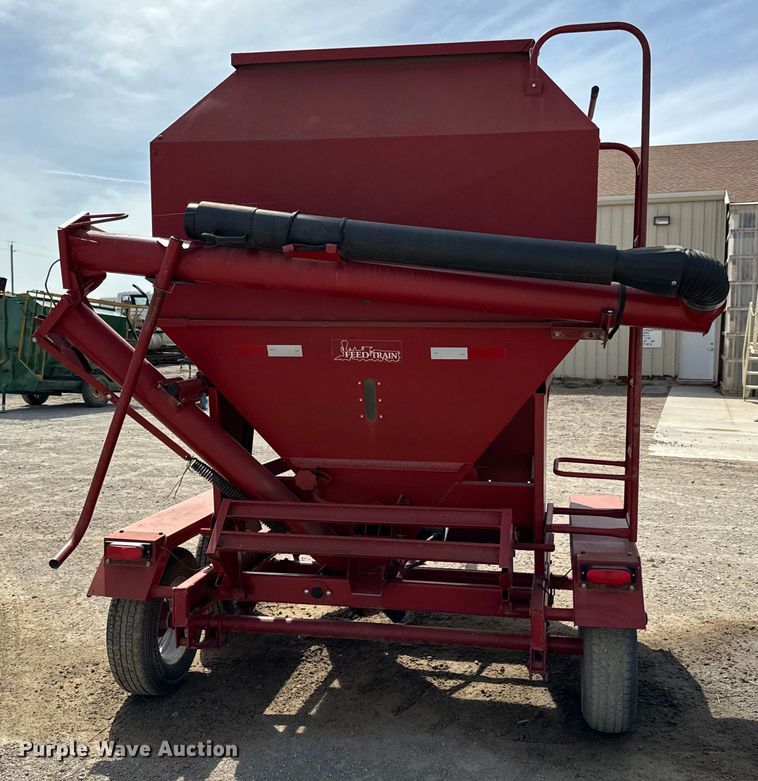 image for item NH9107 Feed Train 6000A seed tender