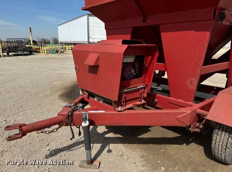 image for item NH9107 Feed Train 6000A seed tender